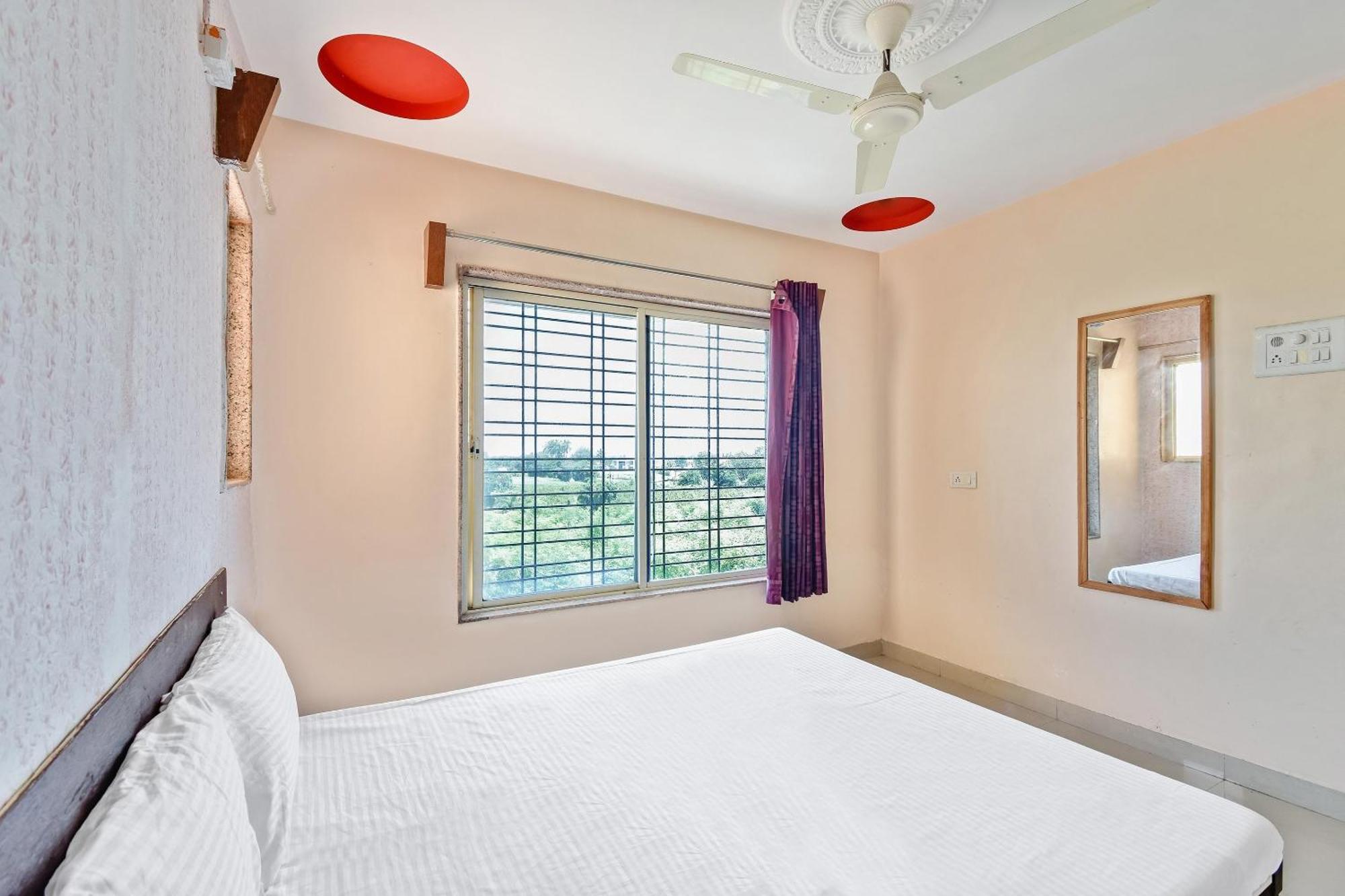 SPOT ON 49550 Hotel Jeeva Residency Shirdi Buitenkant foto